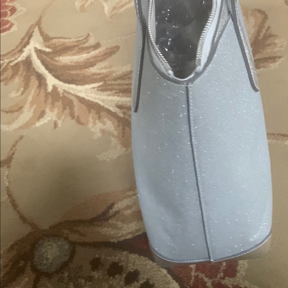 Kate Spade Silver Tote Bag with Structured Design - Picture 5 of 9